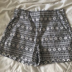 GAP pleated shorts with pockets